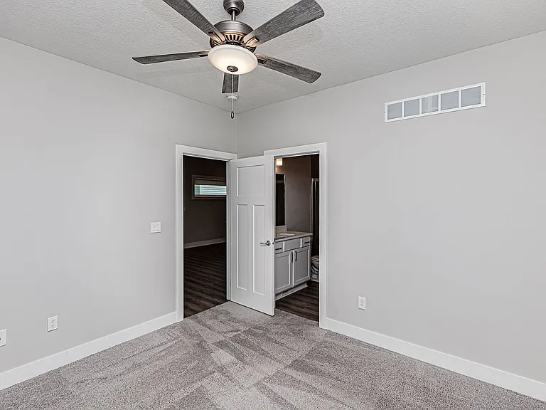 5638 Fernwood Dr — Photo 17