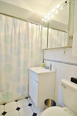 Rented by Park Property Advisors | media 15