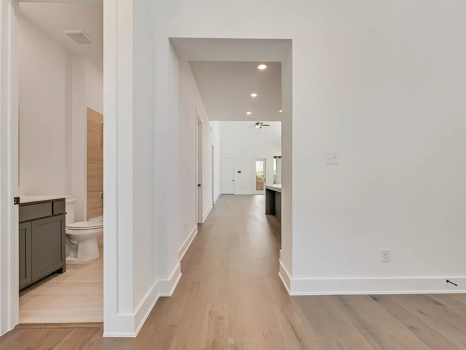 1532 Sandhill Ln — Photo 4