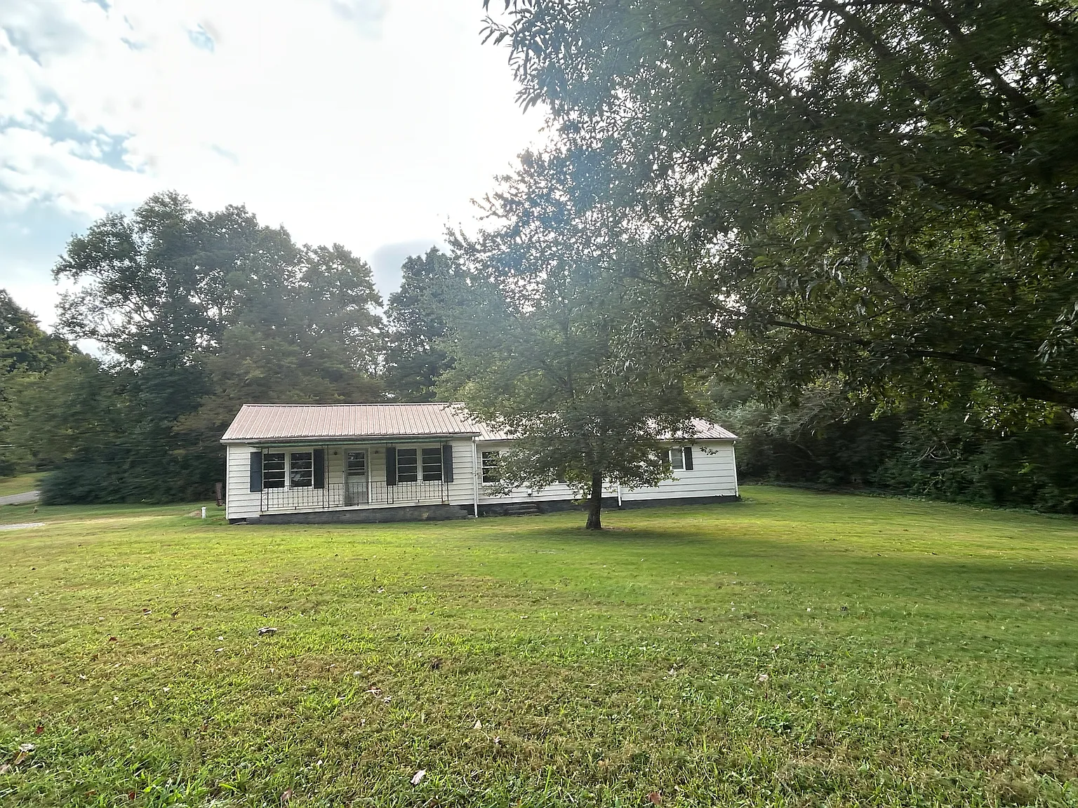 3 bed, 2228 sqft, $1,700 — Photo 1