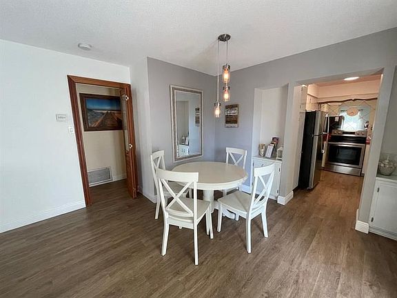 5th image of 4552 Poinciana St #1