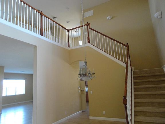 4th image of 431 NW Sheffield Cir