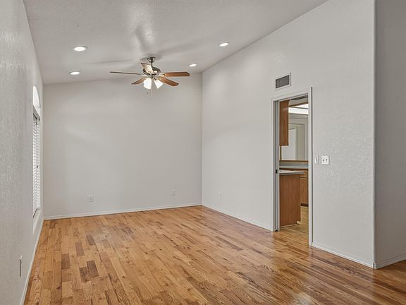 5th image of 416 E Continental Dr