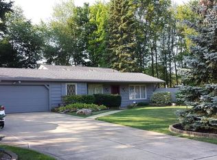 20661 Homestead Park Dr, Strongsville, OH 44136