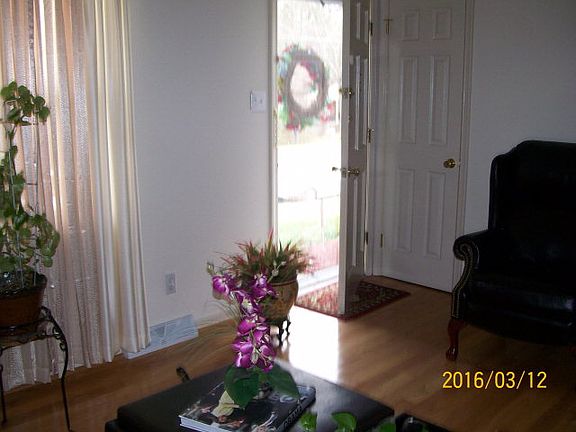 5th image of 152 Bell Ct