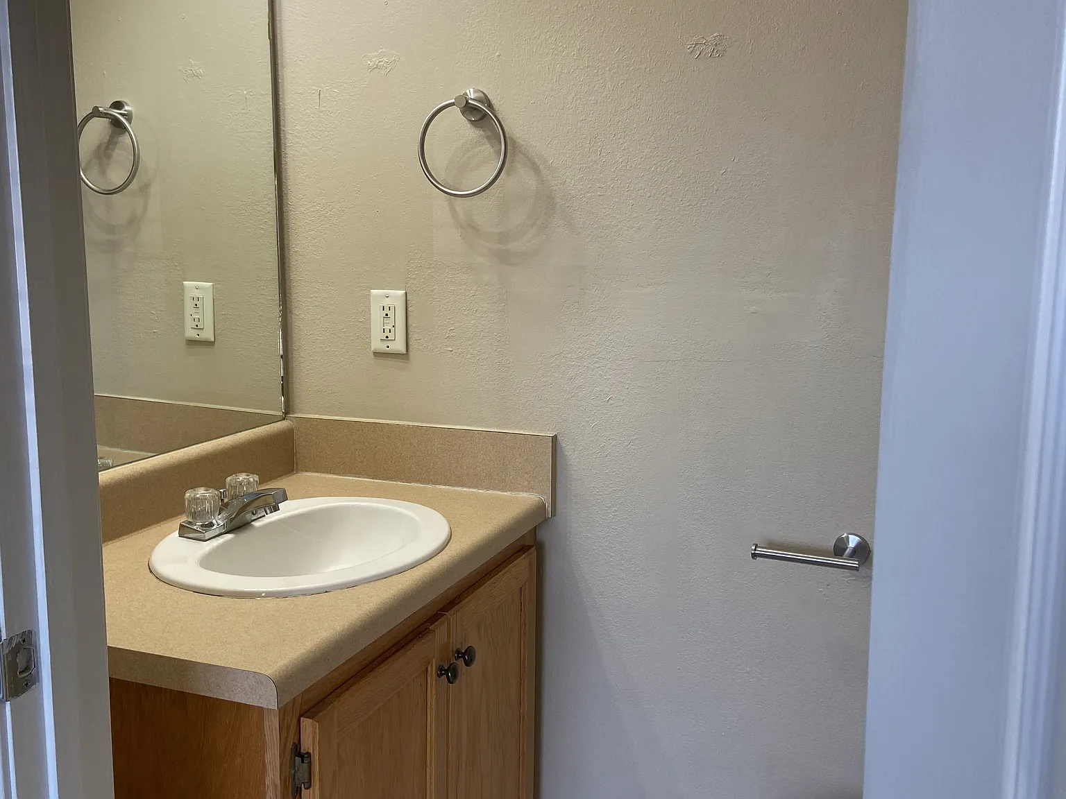 103 Creekside Drive - 2 — Photo 3