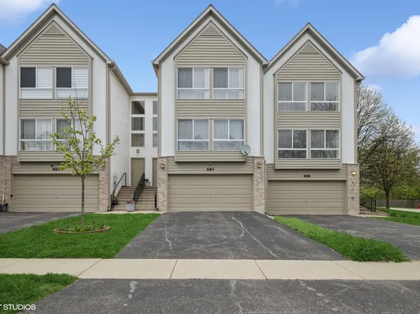 684 Diamond Pointe Dr, Mundelein, IL 60060