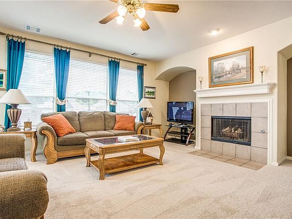3rd image of 7749 Parkwood Plaza Dr