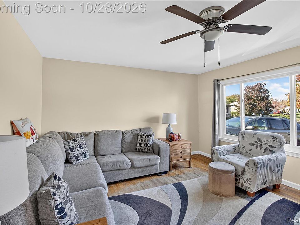 9871 Barkley St, photo 5