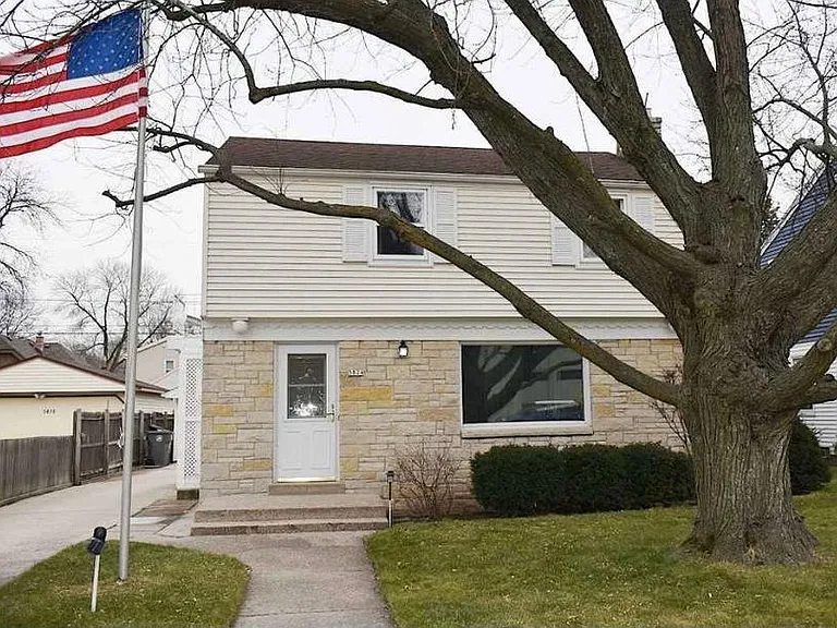 5824 N Lydell Ave — Photo 1