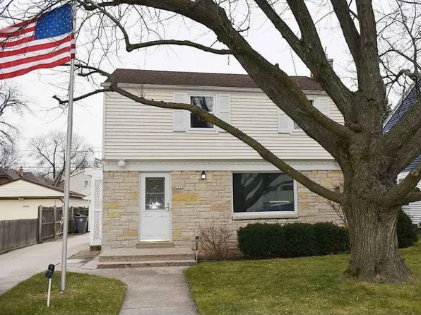 5824 N Lydell Ave, Whitefish Bay, WI 53217