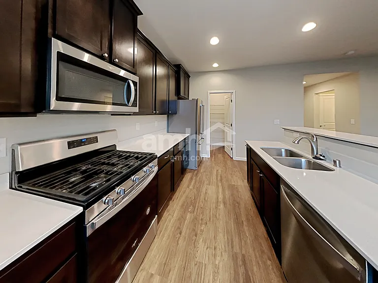 246 Jasmine Ln — Photo 3