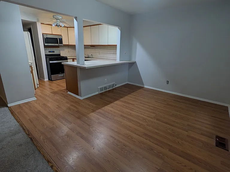 32750 Barclay Sq — Photo 4