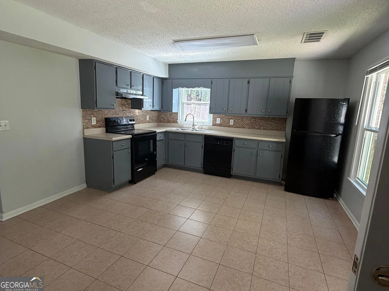 2 bed, 2.5 bath, 1200 sqft, $1,500 — Photo 3