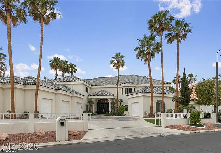 3160 Bel Air Dr — Photo 2