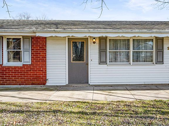 4th image of 2700 N Richmond Dr