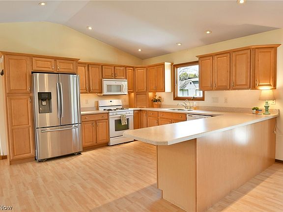 3rd image of 172 W 12th St