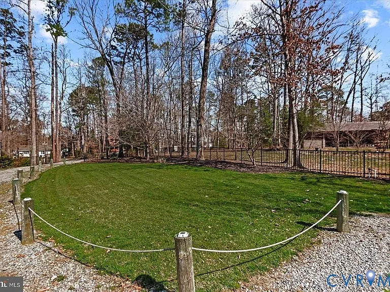 686 Lake Caroline Dr — Photo 4