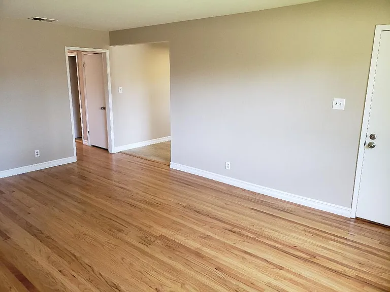 4207 Eggers Dr — Photo 3