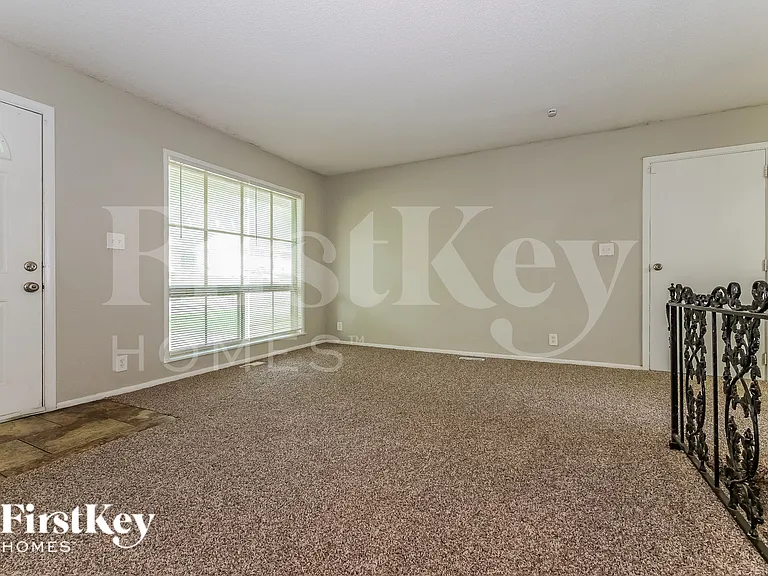9309 Farley Ave — Photo 3