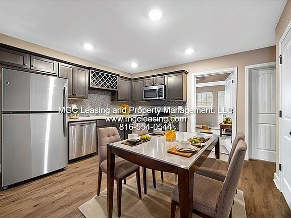 3rd image of 2110 Hickoryleaf Ln