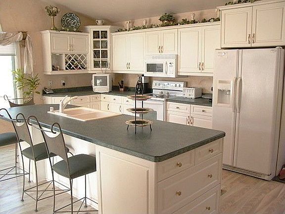 OUTSTANDING Kitchen