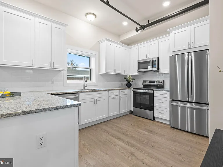 30 W Broad St #6 — Photo 7