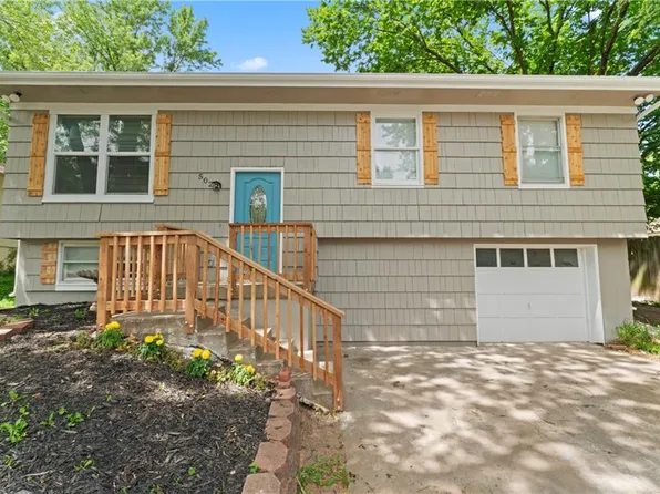 502 Lions Dr, Peculiar, MO 64078