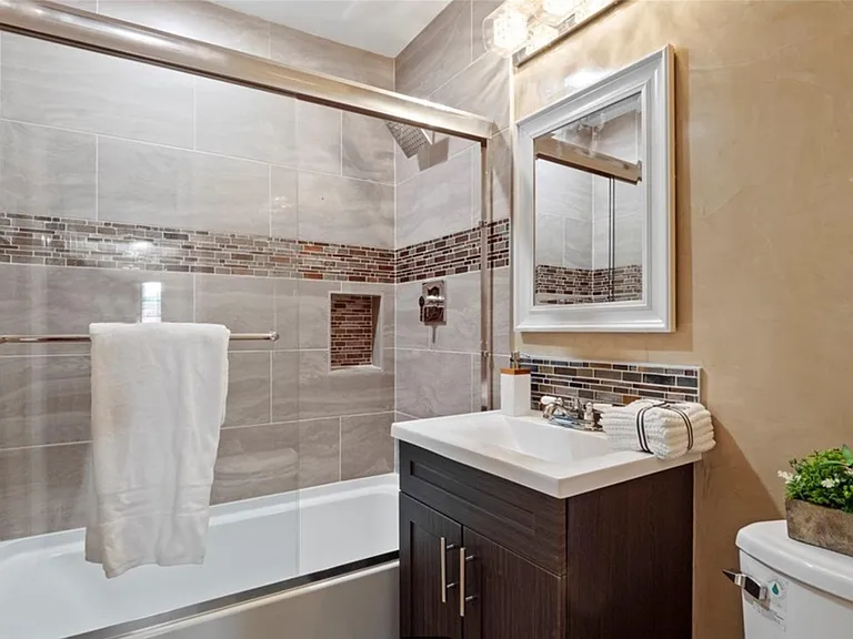 13573 Eldridge Ave — Photo 11
