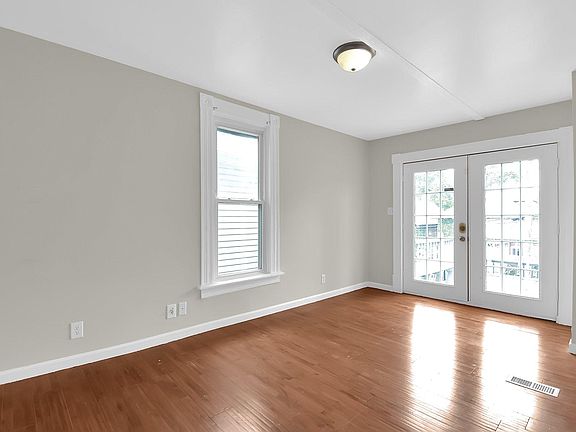 4th image of 318 E 17th Ave