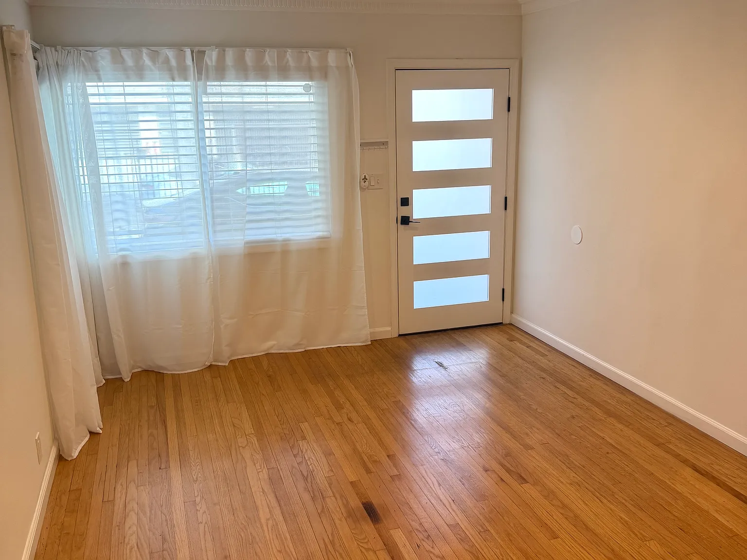 2 bed, 800 sqft, $2,650 — Photo 3