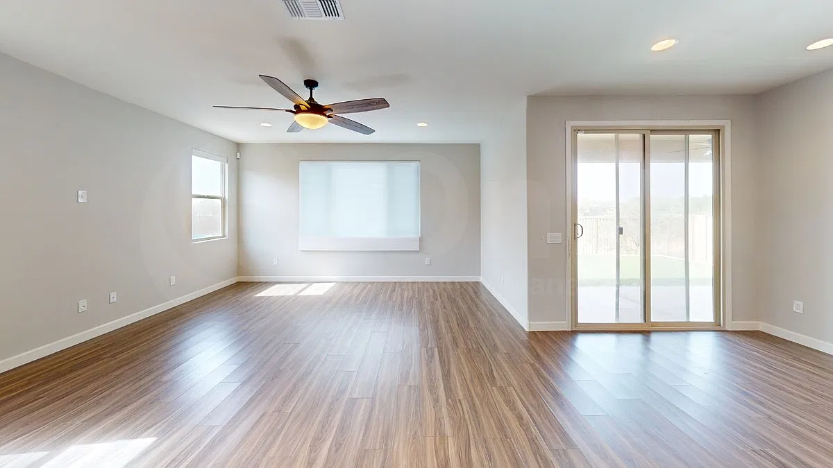 3 bed, 2.5 bath, 2375 sqft, $2,350 — Photo 4