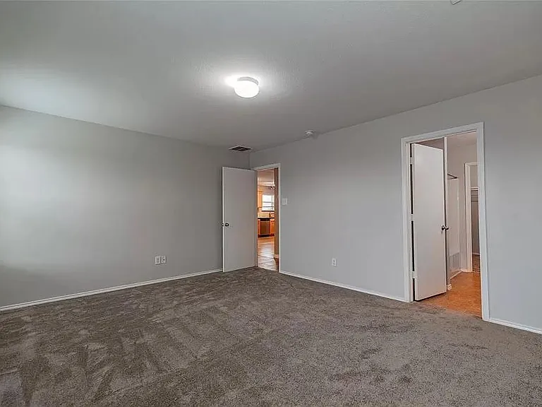 1208 Angelina Dr — Photo 9