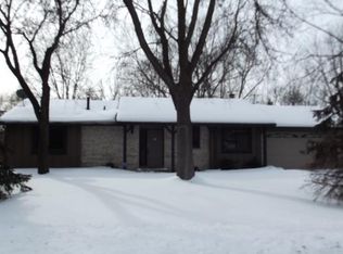 6649 Stratford Rd, Woodbury, MN 55125