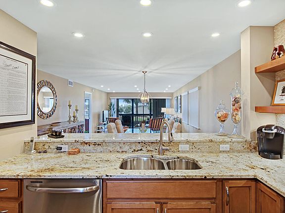 5th image of 1030 Us Highway 1 APT 205