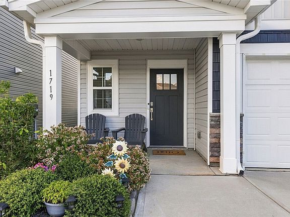 3rd image of 1719 Southwold Ln
