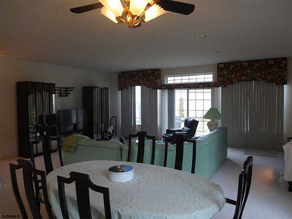 5th image of 121 Southport Ct