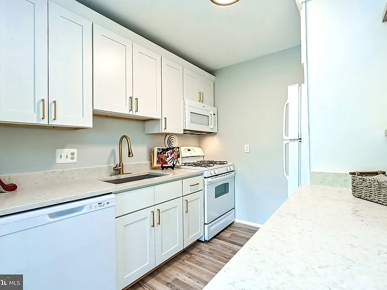 8000 Le Havre Pl #12 — Photo 3