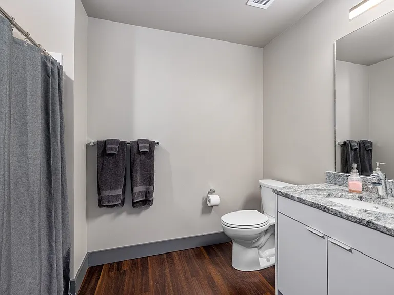 The Leonard Luxury Apartments — Photo 39