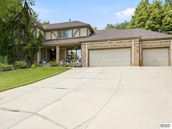 1017 N 129th Cir, Omaha, NE 68154