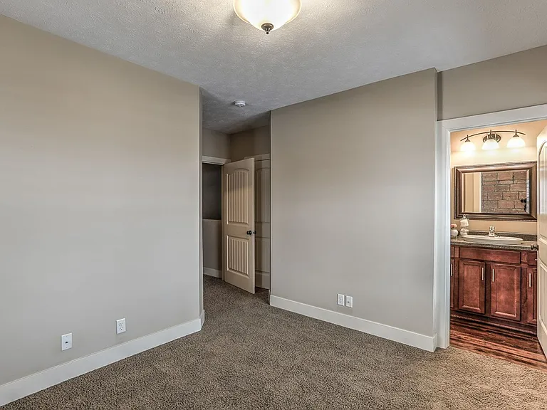 806 Park Ave — Photo 21