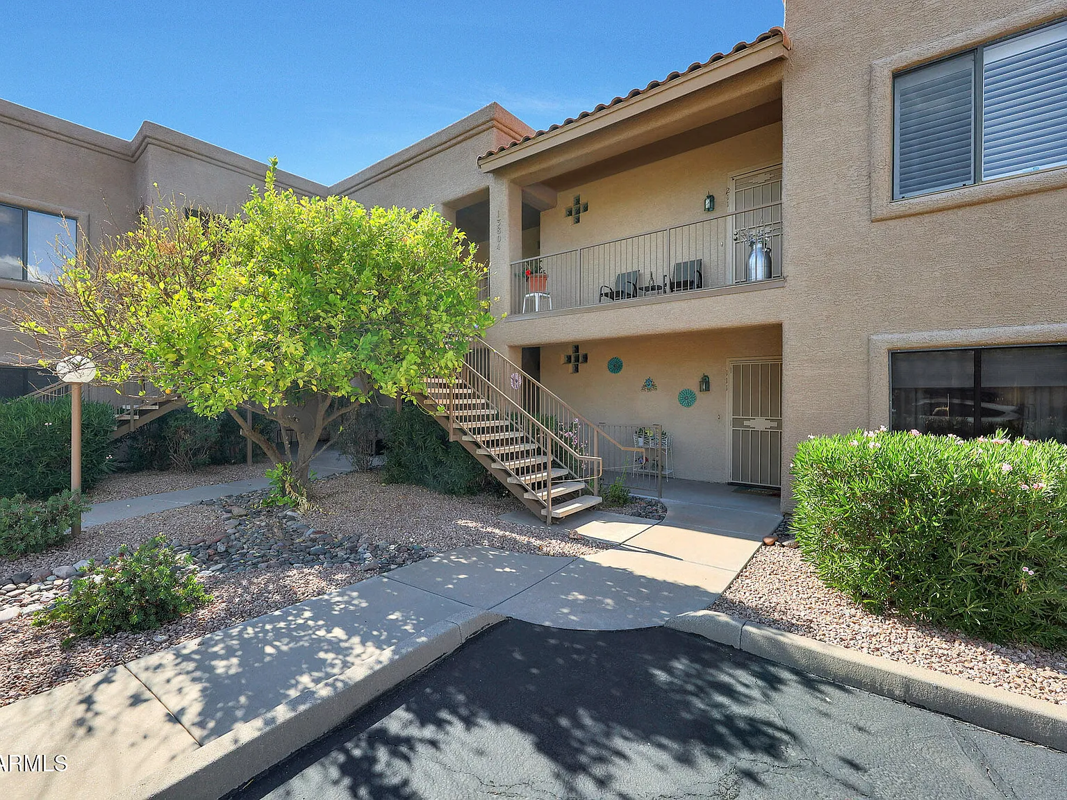 2 bed, 1032 sqft, $3,000 — Photo 2