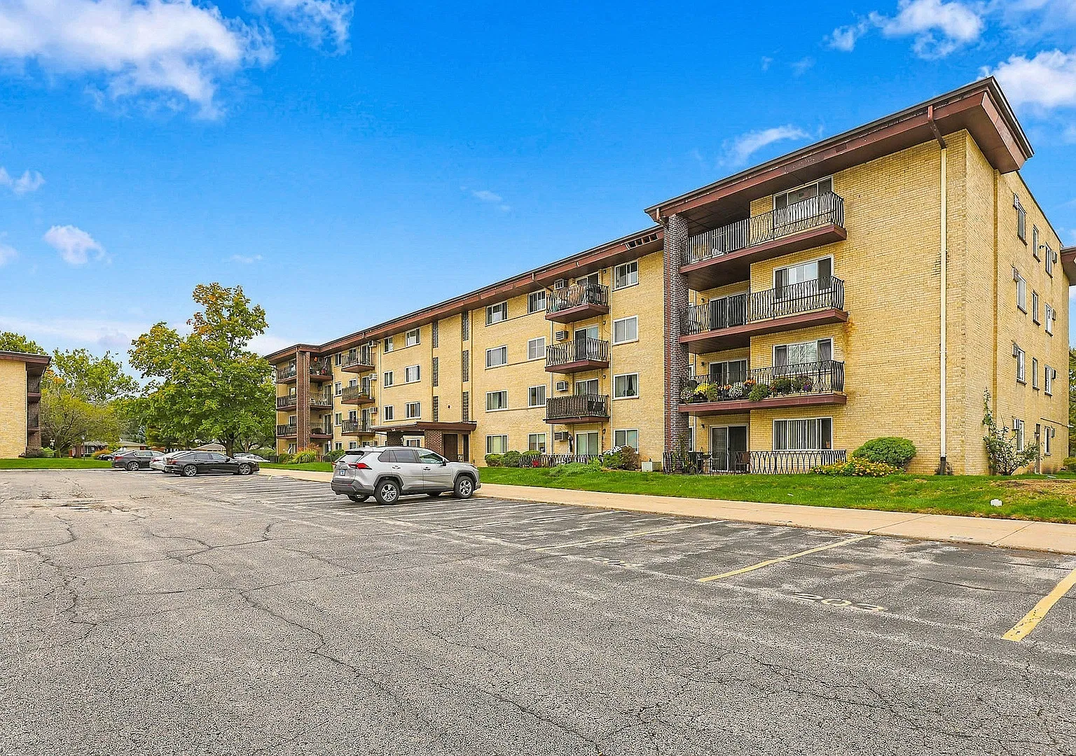 2 bed, 1000 sqft, $2,300 — Photo 2