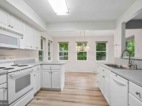3rd image of 124 Green Vale Rd