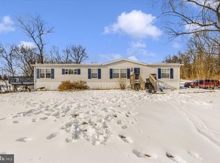 122 Pauls Pl, Falling Waters, WV 25419