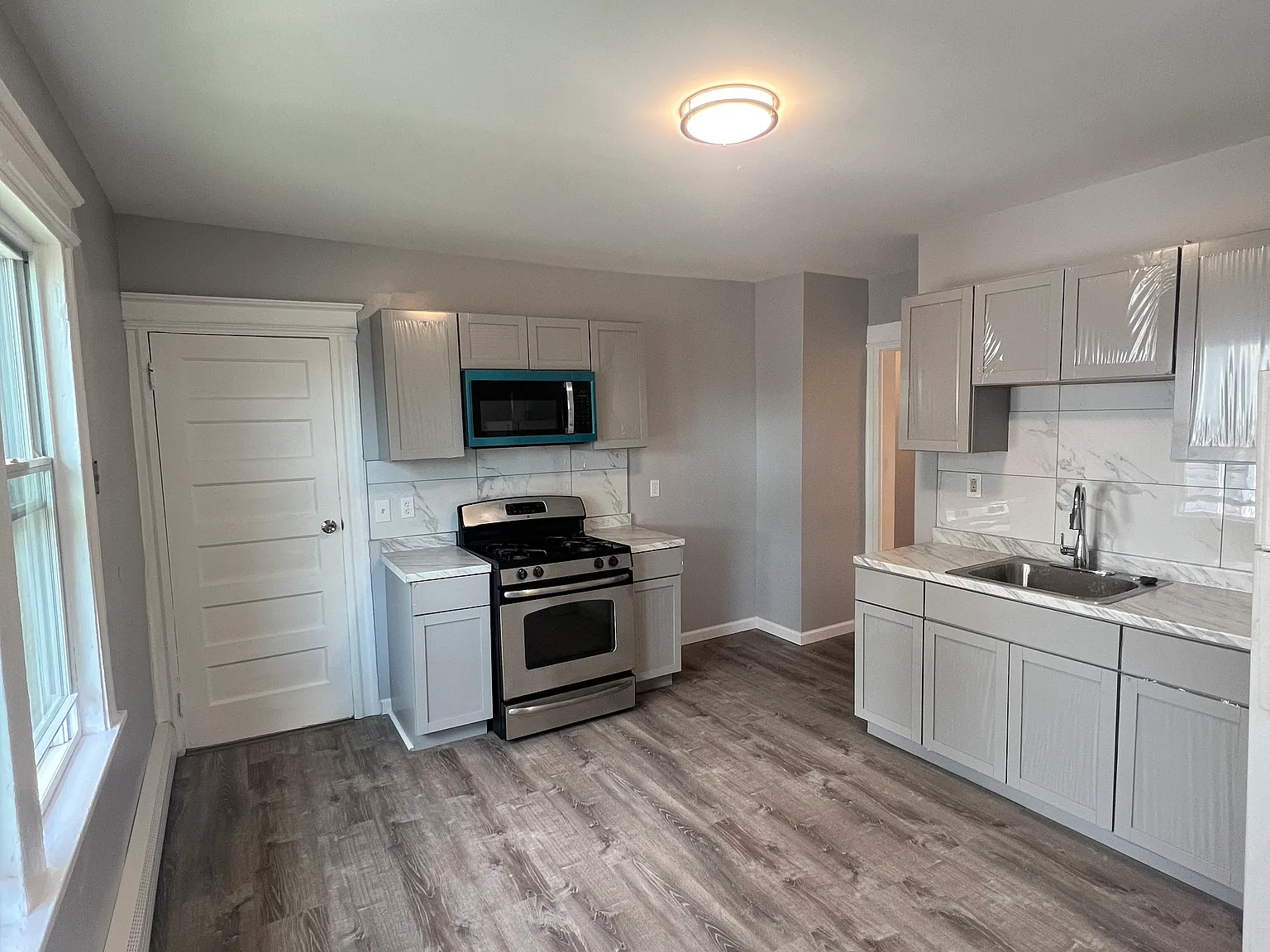 4 bed, 1270 sqft, $2,500 — Photo 2
