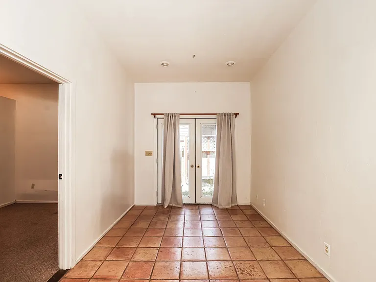 201 Meadowlark Ln — Photo 4