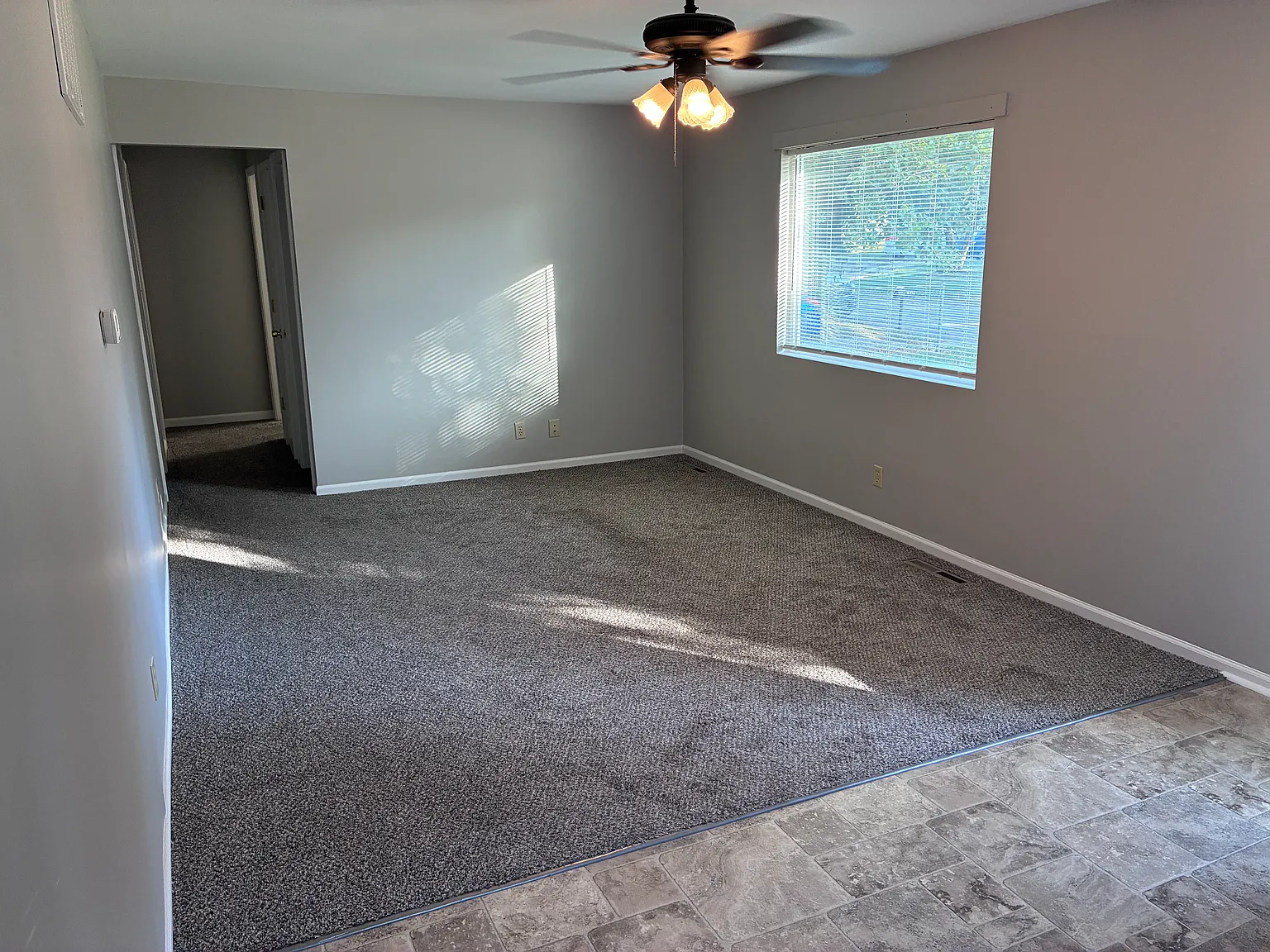 3 bed, 960 sqft, $1,250 — Photo 2