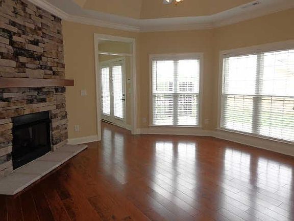 4th image of 1418 Burnside Dr