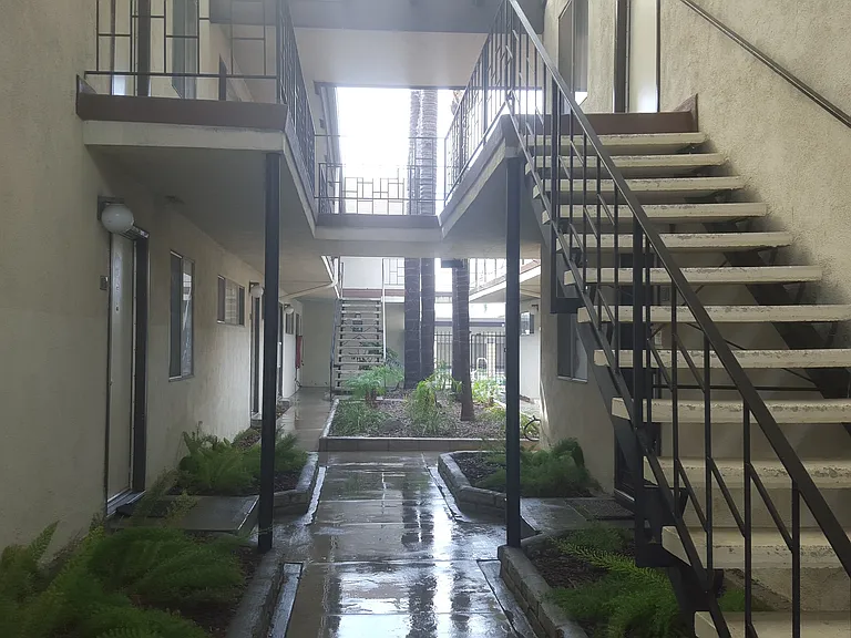 Palm Villa Apartments — Photo 15